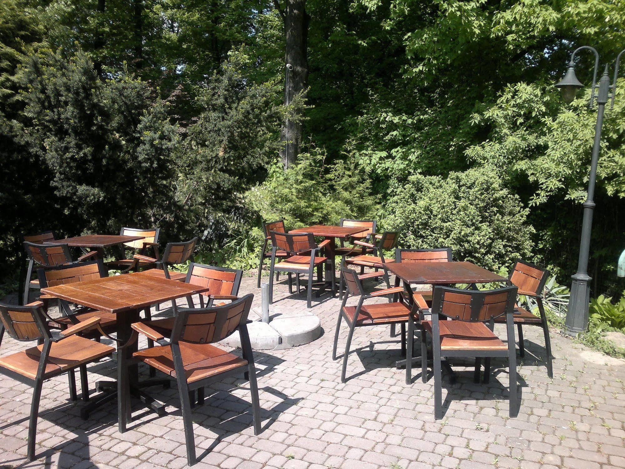Dedek Park - Historyczny Dworek W Pieknym Parku Skaryszewskim Obok Stadionu Narodowego Varsavia Esterno foto