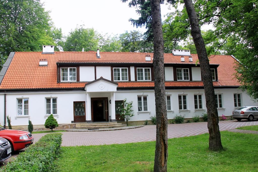 Dedek Park - Historyczny Dworek W Pieknym Parku Skaryszewskim Obok Stadionu Narodowego Varsavia Esterno foto