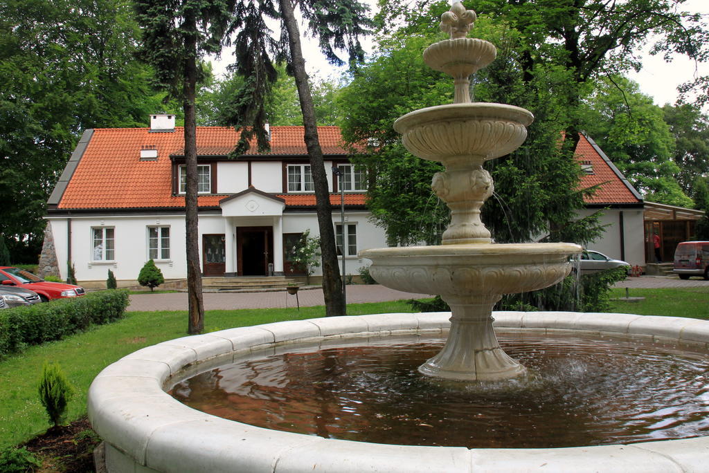 Dedek Park - Historyczny Dworek W Pieknym Parku Skaryszewskim Obok Stadionu Narodowego Varsavia Esterno foto