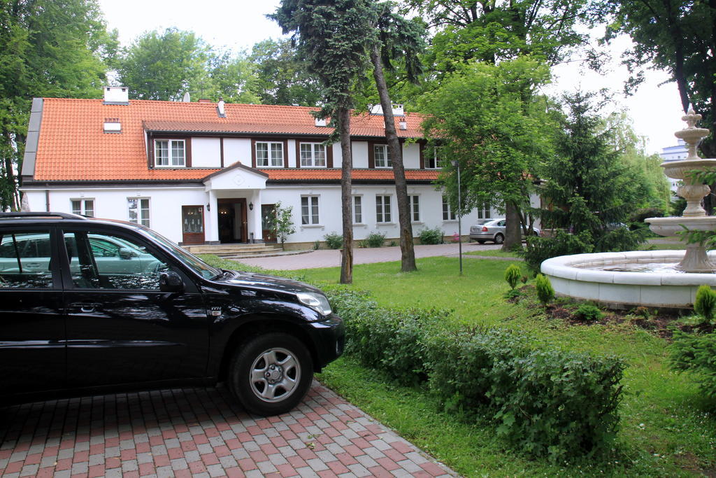 Dedek Park - Historyczny Dworek W Pieknym Parku Skaryszewskim Obok Stadionu Narodowego Varsavia Esterno foto
